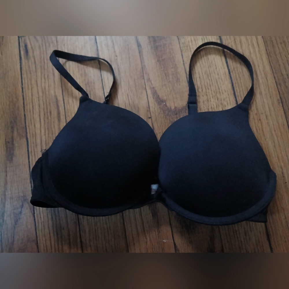 Xhiliration - Women's Black T-shirt Lightly Padded Bra. Size 34C